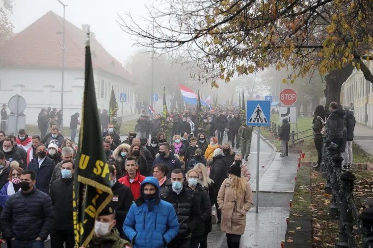POGLEDAJTE KAKO JE IZGLEDALA KOLONA SJEĆANJA U VUKOVARU: Održana je u posebnim okolnostima zbog epidemije