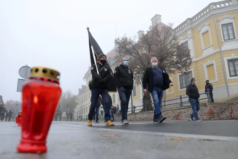 POGLEDAJTE KAKO JE IZGLEDALA KOLONA SJEĆANJA U VUKOVARU: Održana je u posebnim okolnostima zbog epidemije