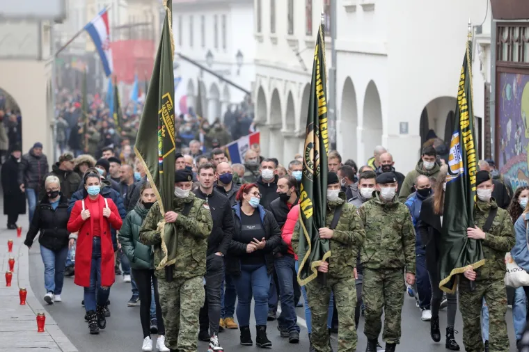 POGLEDAJTE KAKO JE IZGLEDALA KOLONA SJEĆANJA U VUKOVARU: Održana je u posebnim okolnostima zbog epidemije