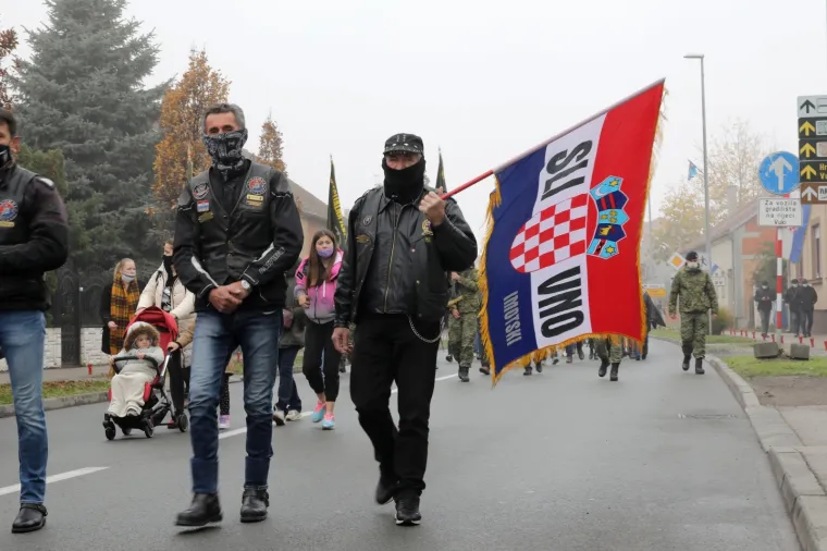 POGLEDAJTE KAKO JE IZGLEDALA KOLONA SJEĆANJA U VUKOVARU: Održana je u posebnim okolnostima zbog epidemije