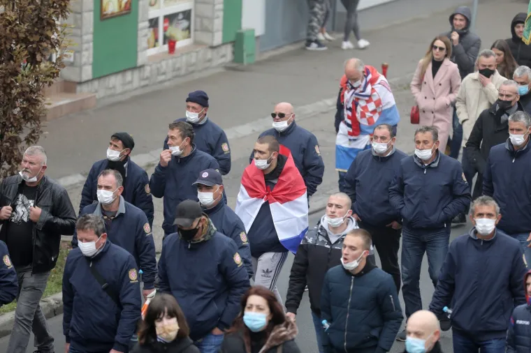POGLEDAJTE KAKO JE IZGLEDALA KOLONA SJEĆANJA U VUKOVARU: Održana je u posebnim okolnostima zbog epidemije
