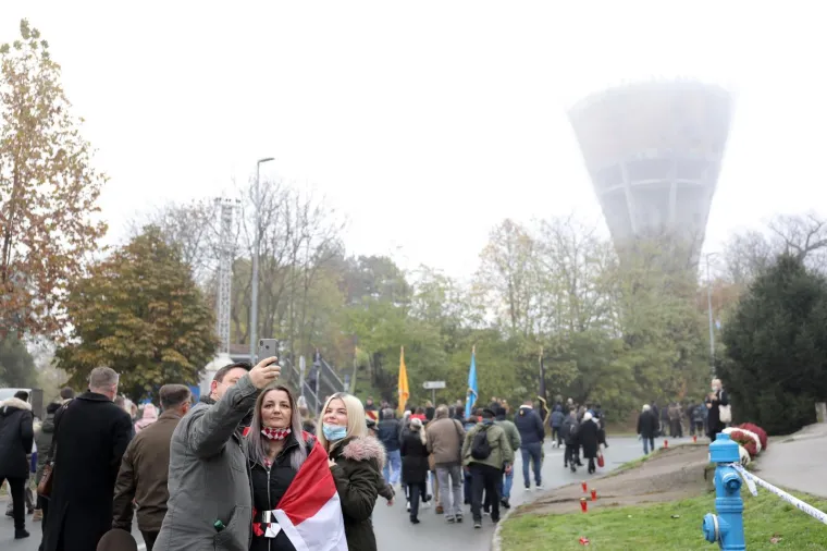 POGLEDAJTE KAKO JE IZGLEDALA KOLONA SJEĆANJA U VUKOVARU: Održana je u posebnim okolnostima zbog epidemije