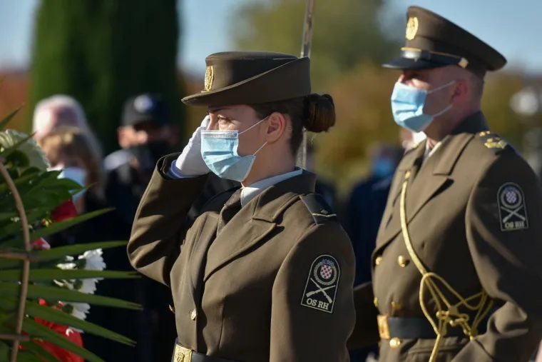 POGLEDAJTE KAKO JE IZGLEDALA KOLONA SJEĆANJA U VUKOVARU: Održana je u posebnim okolnostima zbog epidemije