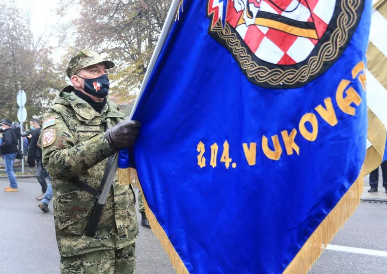 POGLEDAJTE KAKO JE IZGLEDALA KOLONA SJEĆANJA U VUKOVARU: Održana je u posebnim okolnostima zbog epidemije