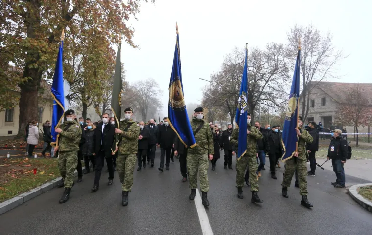 POGLEDAJTE KAKO JE IZGLEDALA KOLONA SJEĆANJA U VUKOVARU: Održana je u posebnim okolnostima zbog epidemije