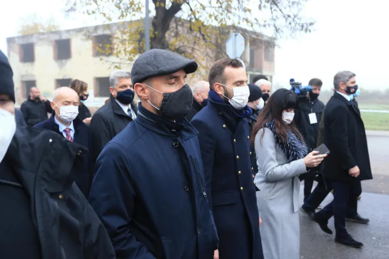 POGLEDAJTE KAKO JE IZGLEDALA KOLONA SJEĆANJA U VUKOVARU: Održana je u posebnim okolnostima zbog epidemije