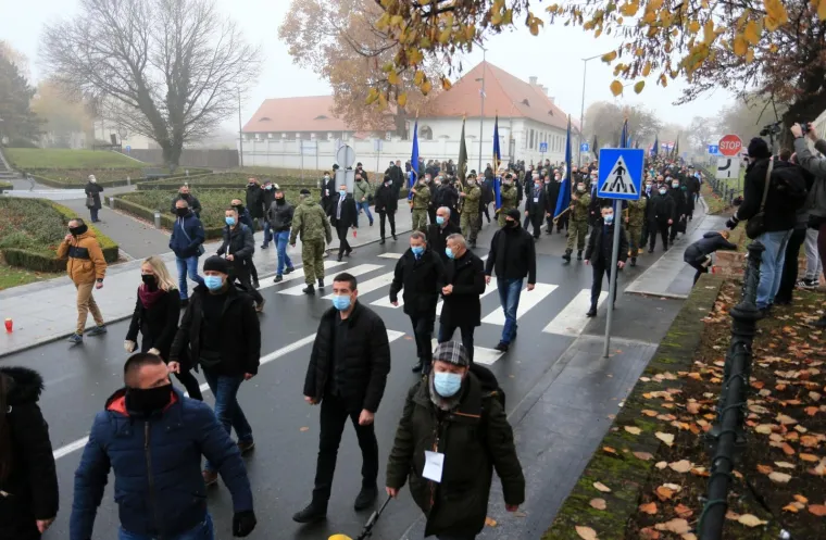 POGLEDAJTE KAKO JE IZGLEDALA KOLONA SJEĆANJA U VUKOVARU: Održana je u posebnim okolnostima zbog epidemije