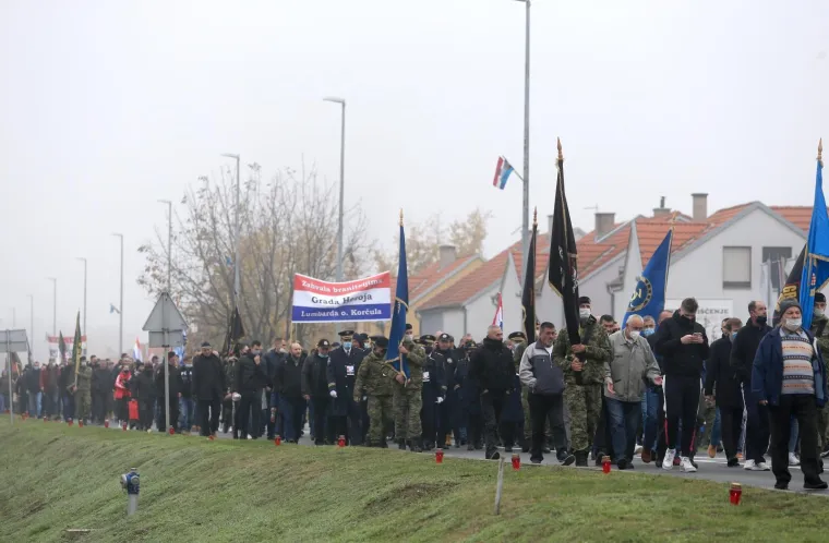 POGLEDAJTE KAKO JE IZGLEDALA KOLONA SJEĆANJA U VUKOVARU: Održana je u posebnim okolnostima zbog epidemije