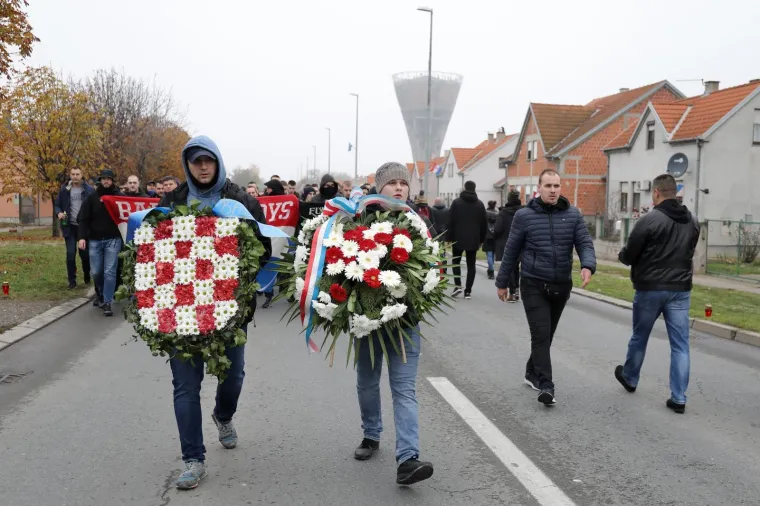 [FOTO] BAD BLUE BOYSI, FUNCUTI I OSTALI NAVIJAČI U VUKOVARU: Svi k'o jedan za hrvatski grad heroj i sve poginule branitelje
