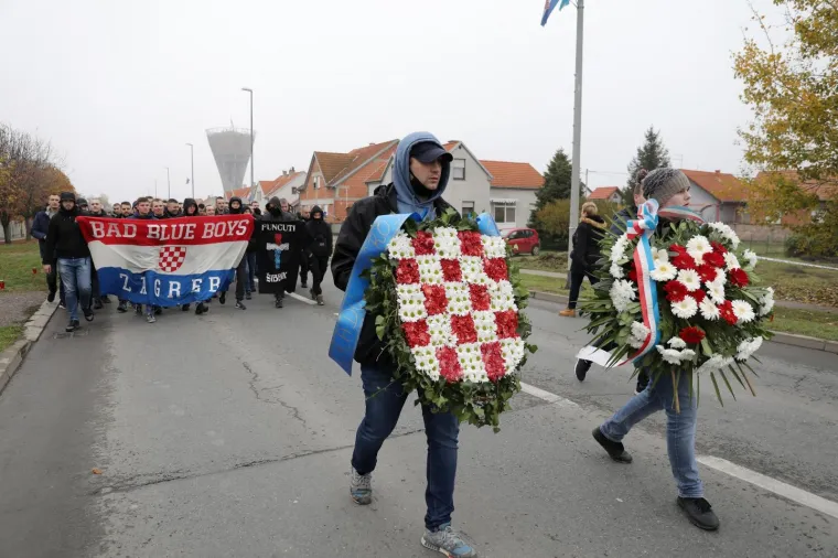 Bad Blue Boysi, unatoč mjerama i zabranama zbog pandemije koronavirusa, došli su u dobroj brojci u Vukovar kako bi se u srijedu poklonili ovom hrvatskom gradu mučeniku, svim žrtvama Domovinskog rata, kao i poginulim braniteljima. Uz njih, bili su i šibenski Funcuti, a viđene su i ostale navijačke grupe.