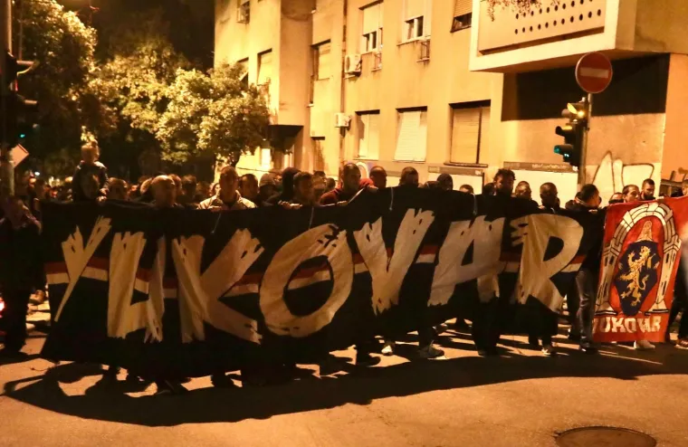 Pogledajte prizore s Kolone sjećanja u Splitu: Vi&scaron;e stotina Torcida&scaron;a odalo počast Vukovaru, većina bez maske