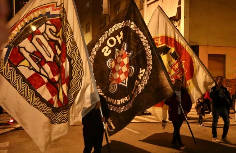 Pogledajte prizore s Kolone sjećanja u Splitu: Vi&scaron;e stotina Torcida&scaron;a odalo počast Vukovaru, većina bez maske