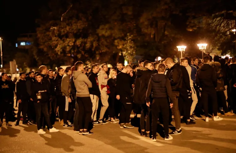 Pogledajte prizore s Kolone sjećanja u Splitu: Vi&scaron;e stotina Torcida&scaron;a odalo počast Vukovaru, većina bez maske