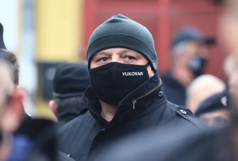 Pogledajte tko je od poznatih bio u Vukovaru: Bujanec bez maske, do&scaron;li i HOS-ovci sa svojim obilježjima