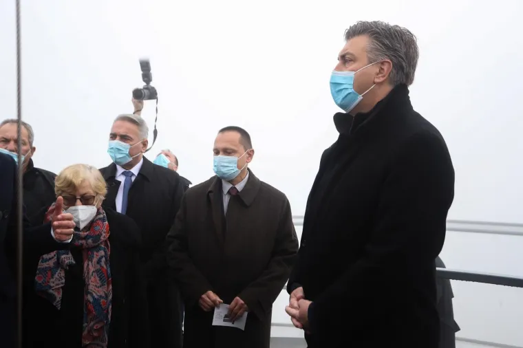 Pogledajte tko je od poznatih bio u Vukovaru: Bujanec bez maske, do&scaron;li i HOS-ovci sa svojim obilježjima