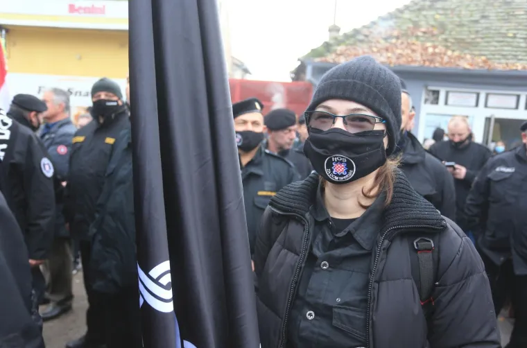 Pogledajte tko je od poznatih bio u Vukovaru: Bujanec bez maske, do&scaron;li i HOS-ovci sa svojim obilježjima