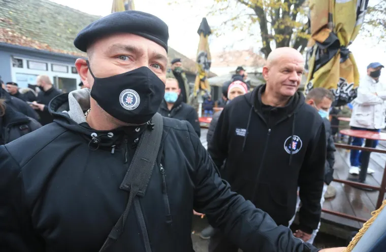 Pogledajte tko je od poznatih bio u Vukovaru: Bujanec bez maske, do&scaron;li i HOS-ovci sa svojim obilježjima