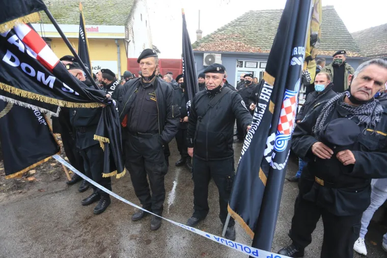 Pogledajte tko je od poznatih bio u Vukovaru: Bujanec bez maske, do&scaron;li i HOS-ovci sa svojim obilježjima