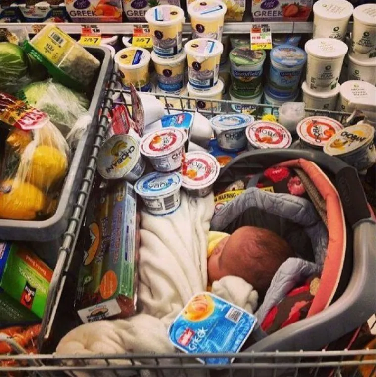 JESU LI OVO NAJGORI RODITELJI U POVIJESTI? Nakon ovih fotografija ne bi im ni pli&scaron;anu igračku ostavili na čuvanju