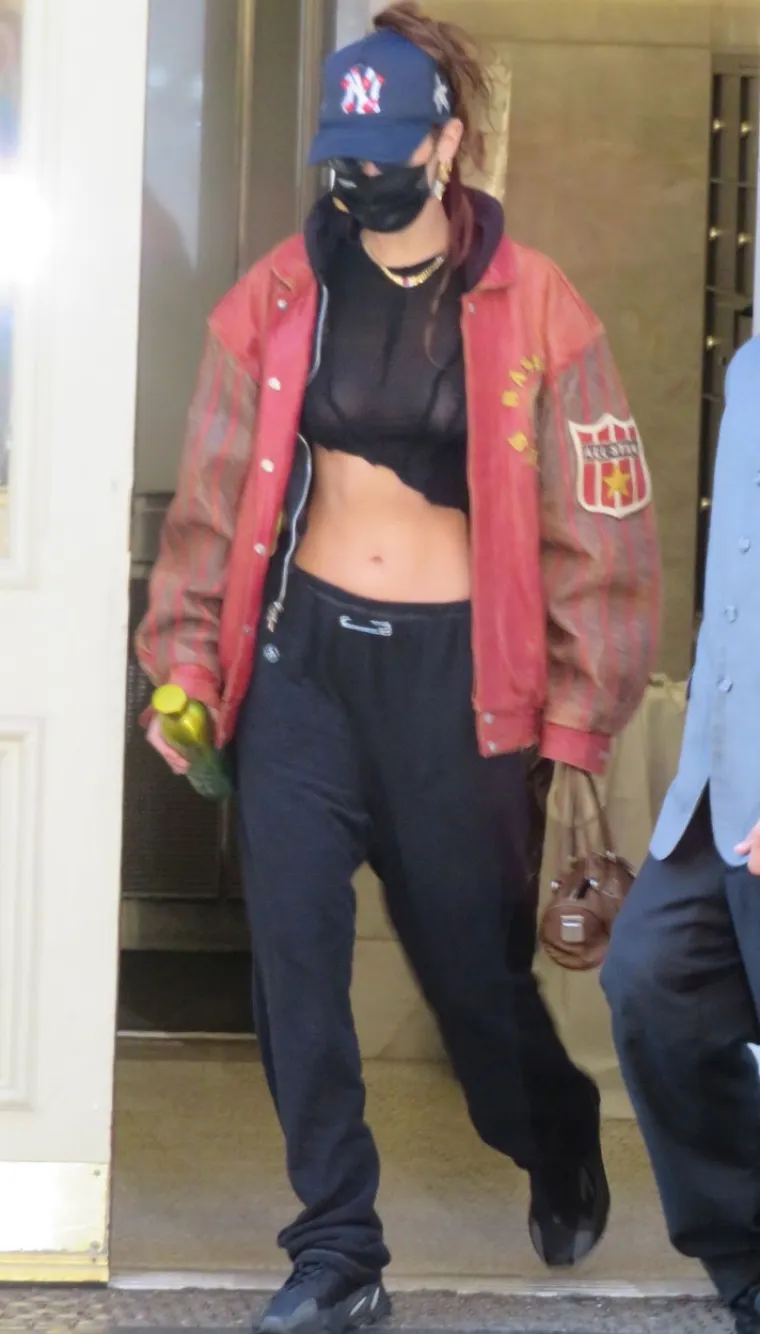 Manekenka Bella Hadid početkom je godine proglašena najljepšom ženom na svijetu. Njezino prekrasno lice i vitka figura lansirali su je u sam vrh modne industrije.