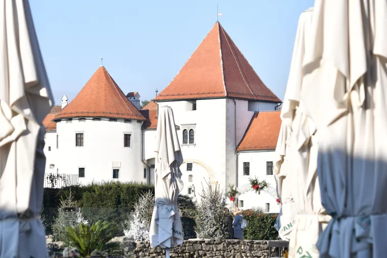 Korona je ovdje udarila najjače! Kafići su zatvoreni, terase sablasno prazne, a stigli su i dodatni kreveti za covid pacijente