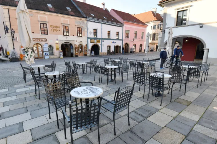 Korona je ovdje udarila najjače! Kafići su zatvoreni, terase sablasno prazne, a stigli su i dodatni kreveti za covid pacijente