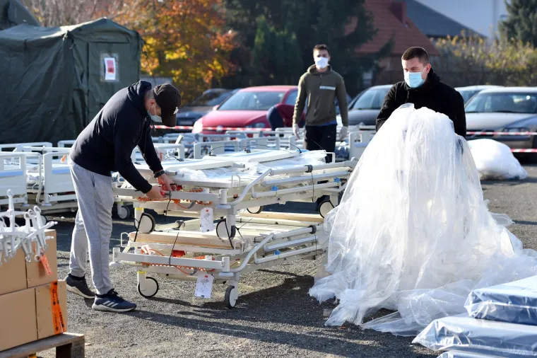 Korona je ovdje udarila najjače! Kafići su zatvoreni, terase sablasno prazne, a stigli su i dodatni kreveti za covid pacijente