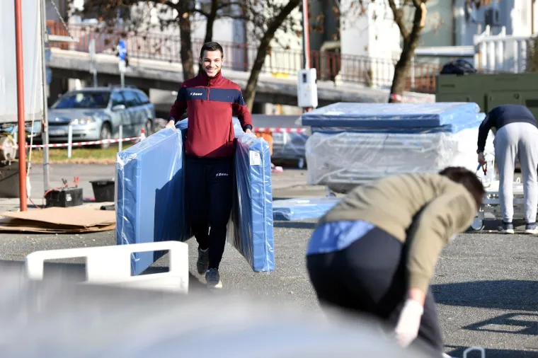 Korona je ovdje udarila najjače! Kafići su zatvoreni, terase sablasno prazne, a stigli su i dodatni kreveti za covid pacijente