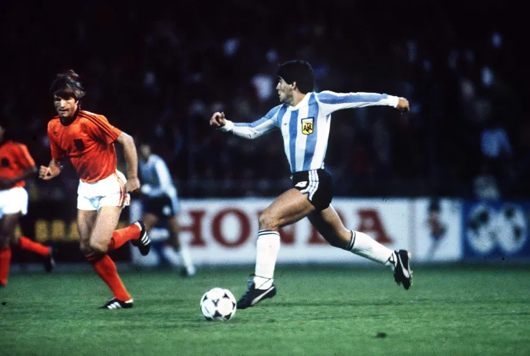 Diego Maradona (arg) Holland v Argentina 26/5/1974 Holland v Argentina
Sport,Image: 571251023, License: Rights-managed, Restrictions: , Model Release: no