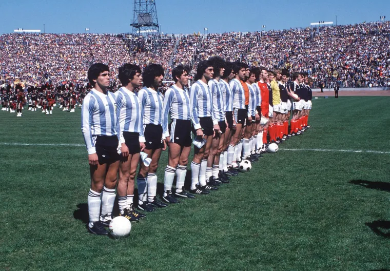 Momčad Argentine na čelu s Maradonom