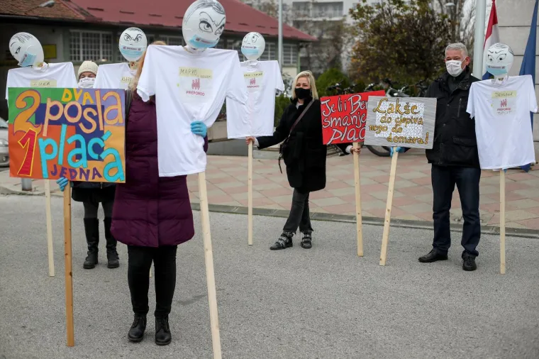 Korona &scaron;kola: Učitelji i nastavnici prosvjedovali ispred ministarstva i poručili - 'dva posla, jedna plaća'!