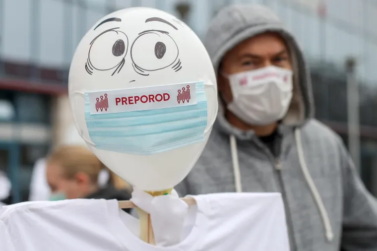 Korona &scaron;kola: Učitelji i nastavnici prosvjedovali ispred ministarstva i poručili - 'dva posla, jedna plaća'!