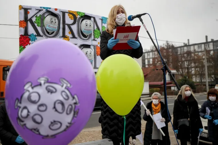 Korona &scaron;kola: Učitelji i nastavnici prosvjedovali ispred ministarstva i poručili - 'dva posla, jedna plaća'!