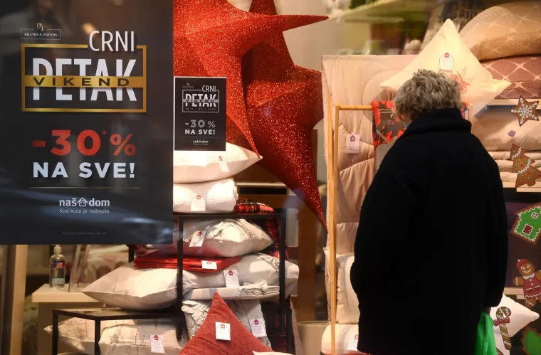 Unatoč pandemiji započela velika sniženja u trgovinama za 'Crni petak'
