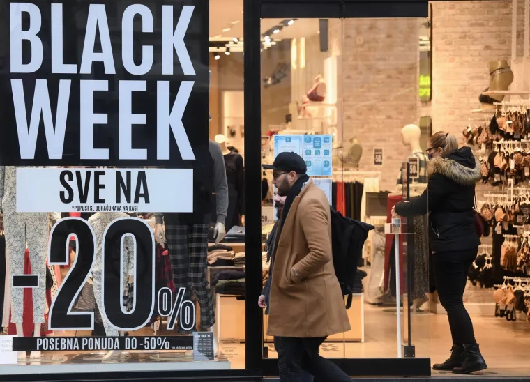 Unatoč pandemiji započela velika sniženja u trgovinama za 'Crni petak'