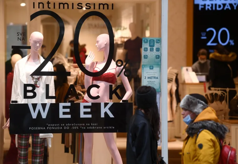 Unatoč pandemiji započela velika sniženja u trgovinama za 'Crni petak'