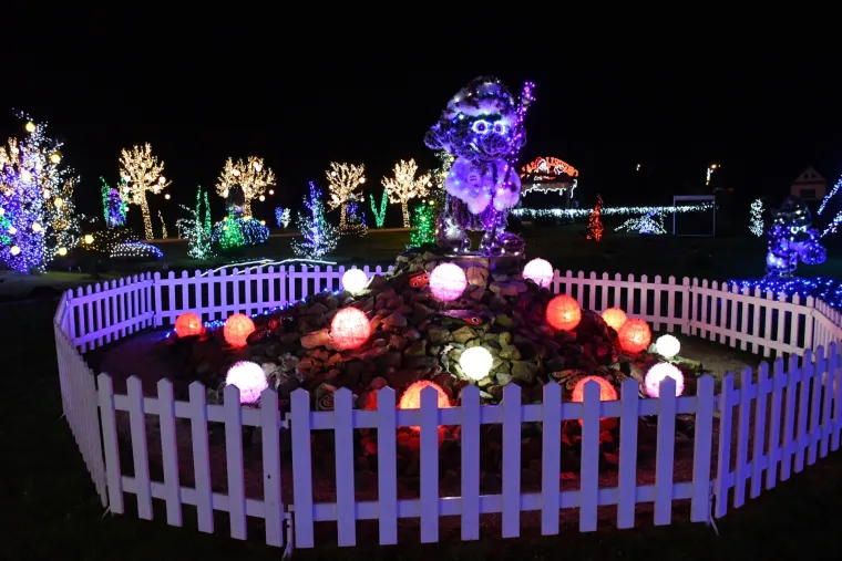 Pet milijuna lampica ipak neće zasjati: Otkazana je Božićna bajka obitelji Salaj