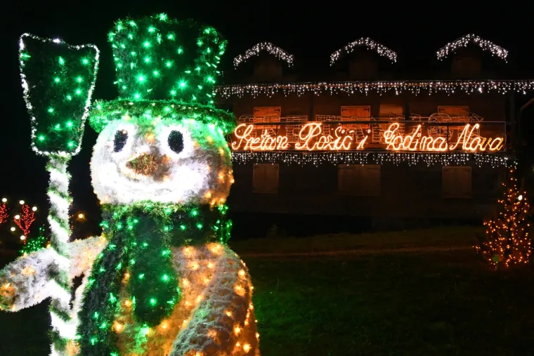 Pet milijuna lampica ipak neće zasjati: Otkazana je Božićna bajka obitelji Salaj