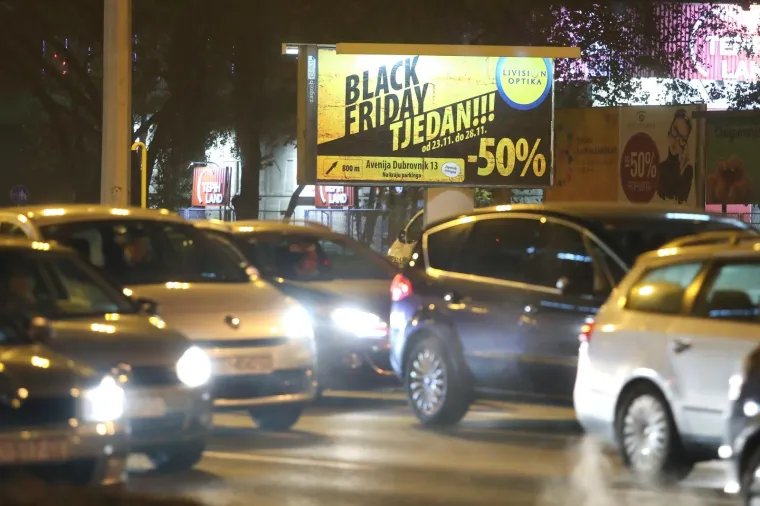 NI PANDEMIJA NIJE SPRIJEČILA KUPCE, SVI SU POHRLILI NA BLACK FRIDAY: Pogledajte kako je to izgledalo u našim trgovačkim centrima