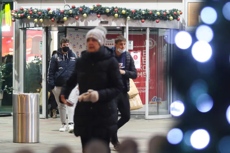 NI PANDEMIJA NIJE SPRIJEČILA KUPCE, SVI SU POHRLILI NA BLACK FRIDAY: Pogledajte kako je to izgledalo u našim trgovačkim centrima
