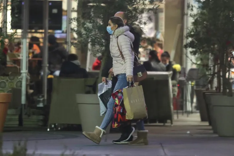 NI PANDEMIJA NIJE SPRIJEČILA KUPCE, SVI SU POHRLILI NA BLACK FRIDAY: Pogledajte kako je to izgledalo u našim trgovačkim centrima