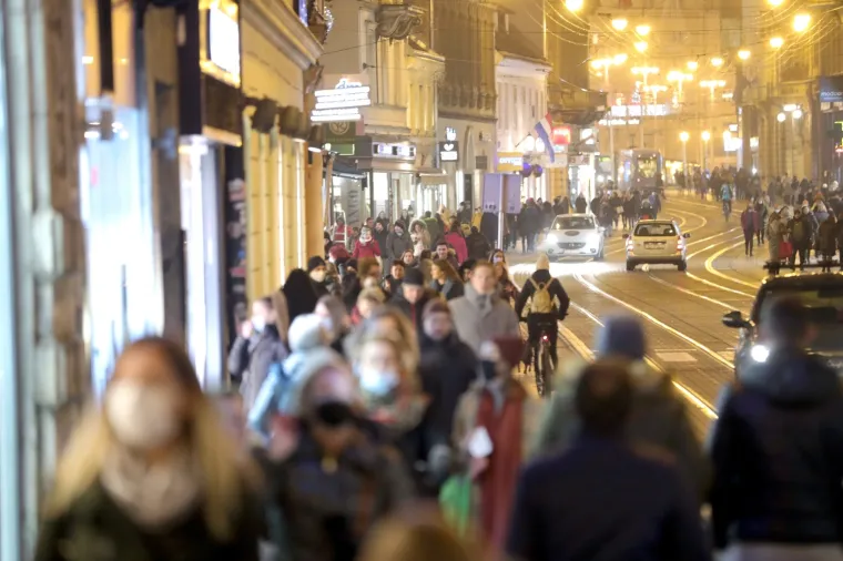 NI PANDEMIJA NIJE SPRIJEČILA KUPCE, SVI SU POHRLILI NA BLACK FRIDAY: Pogledajte kako je to izgledalo u našim trgovačkim centrima