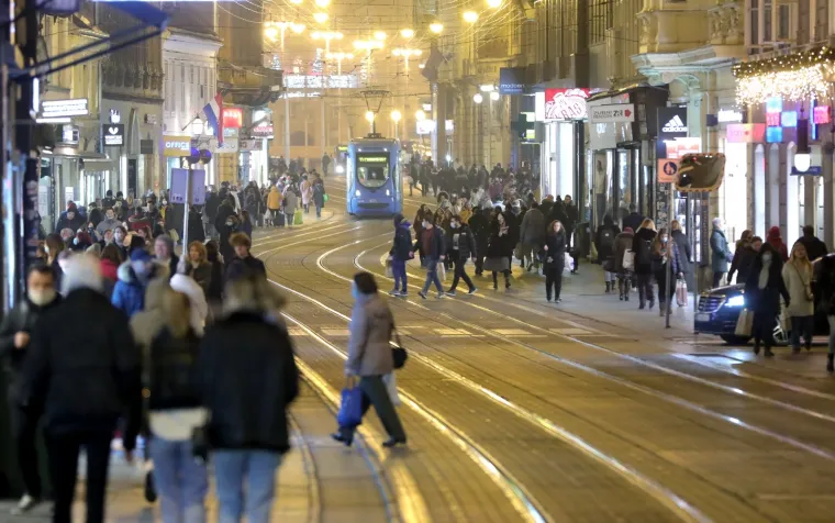 NI PANDEMIJA NIJE SPRIJEČILA KUPCE, SVI SU POHRLILI NA BLACK FRIDAY: Pogledajte kako je to izgledalo u našim trgovačkim centrima