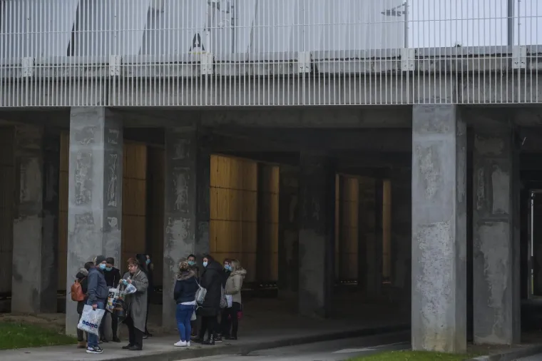 [FOTO] MEDICINSKO OSOBLJE STIGLO U ARENU ZAGREB: Krenula aktivacija, struka se nada rasterećenju bolnica