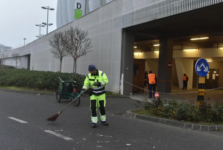 [FOTO] MEDICINSKO OSOBLJE STIGLO U ARENU ZAGREB: Krenula aktivacija, struka se nada rasterećenju bolnica