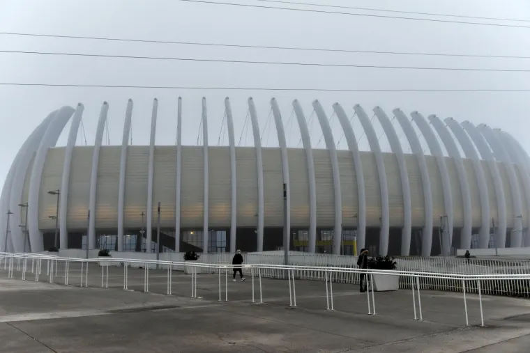 U stacionar u Areni raspoređeno je 18 liječnika &ndash; troje iz MORH-a, a 15 iz zagrebačke bolnice &ldquo;Sestara milosrdnica&rdquo;.