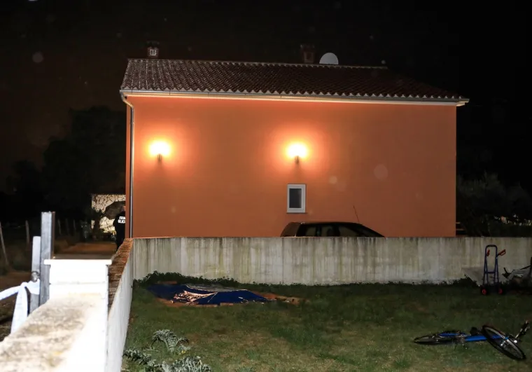 28.11.2020.,Pula - U Fazanskoj ulici u Galimani nedaleko od Pule u 18,00 sati pronadjena je mrtva zena i ozljedjeni muskarac. Muskarac je prevezen u OB Pula. Ocevid je u tijeku. Photo: Srecko Niketic/PIXSELL