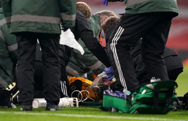 Wolverhmpton Wanderers' Raul Jimenez receives treatment after a clash of heads with Arsenal's David Luiz (not pictured) during the Premier League match at the Emirates Stadium, London.,Image: 572243981, License: Rights-managed, Restrictions: EDITORIAL USE ONLY No use with unauthorised audio, video, data, fixture lists, club/league logos or "live" services. Online in-match use limited to 120 images, no video emulation. No use in betting, games or single club/league/player publications., Model Release: no