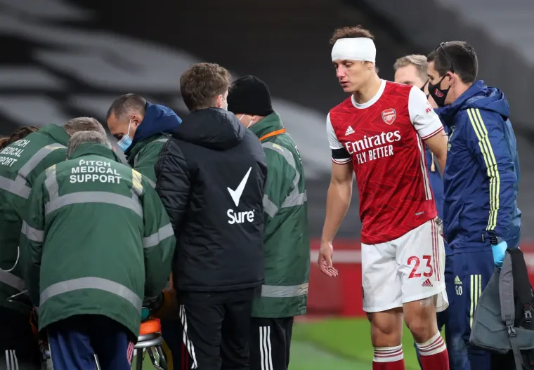 [FOTO] SPAŠAVALI MU ŽIVOT USRED UTAKMICE: Zaradio ozljedu glave