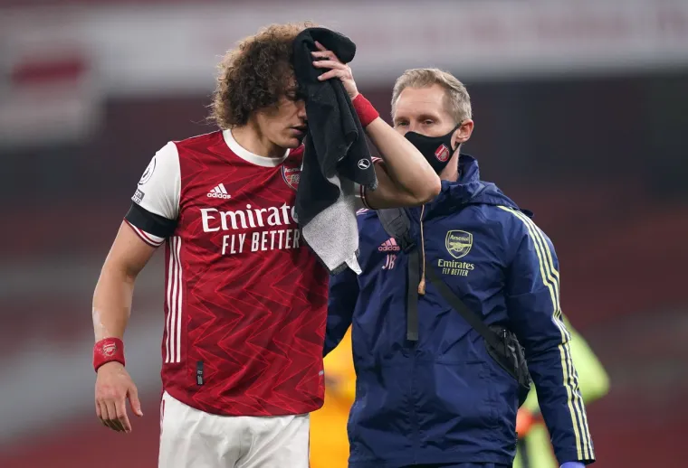 [FOTO] SPAŠAVALI MU ŽIVOT USRED UTAKMICE: Zaradio ozljedu glave